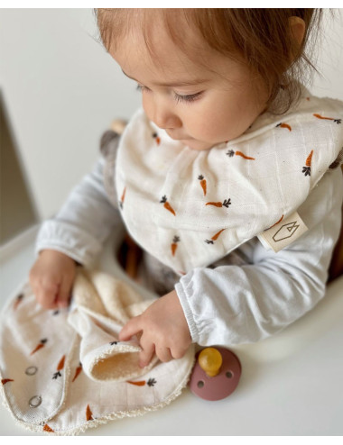 Lot bavoirs bandanas en coton au motif carotte