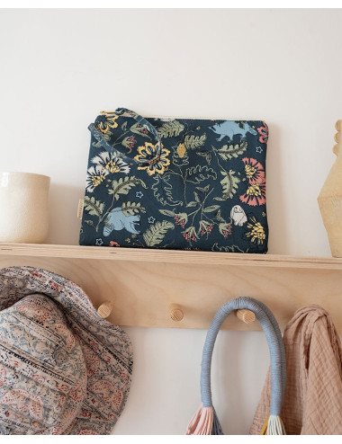 woman pouch